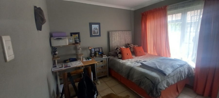 2 Bedroom Property for Sale in Langenhovenpark Free State